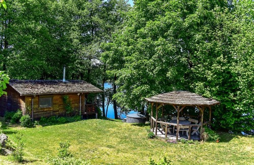 Vilnius County House | Cozy Lakeside Cottage with Gorgeous Views & Family-Friendly Amenities