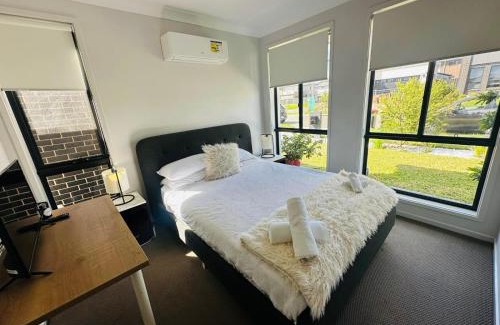 Austral House | Exclusive Ensuite Room with Ocean View & Spa Amenities