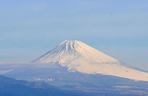 Oyama-cho House | Idyllic Log House with Mt Fuji View & Hot Tub - Thangtong