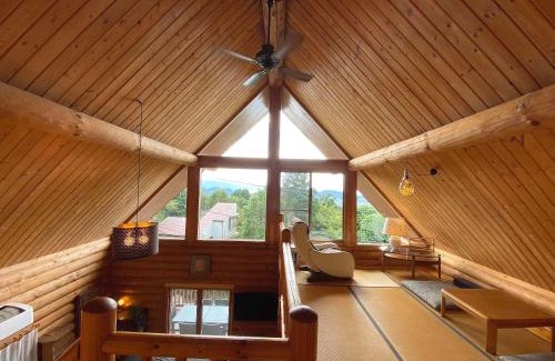 Oyama-cho House | Idyllic Log House with Mt Fuji View & Hot Tub - Thangtong