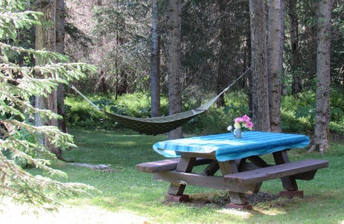 Crown Point Cottage | Idyllic Riverside Suite Near Seward with Spa and Hot Tub
