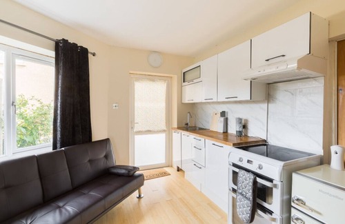 Cleedownton Apartment | Private Studio Apartment in Birmingham with Kitchen Access