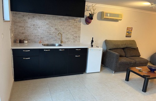 Yanuv House | Relaxing Oceanfront Guesthouse with Spa and Breakfast