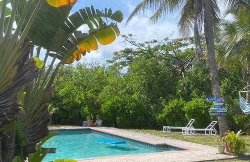 Lucaya Cottage | A quaint 2 bedroom cottage minutes from the beach and Port Lucaya.
