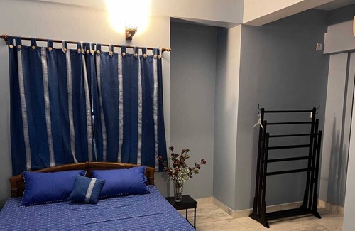 Kolkata Apartment | Charming Duplex Apartment with Pet-Friendly Amenities