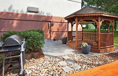 Ashley Oaks Hotel | Convenient Stay Near McGhee Tyson Airport with Kitchen!