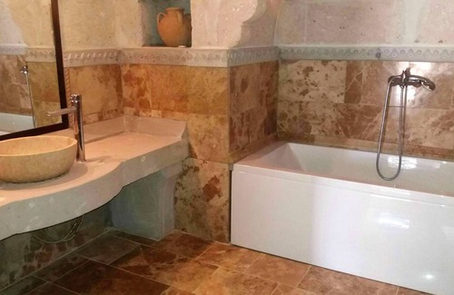 Avanos Apartment | Family-Friendly Retreat: Pet-Friendly with Spa & Hot Tub