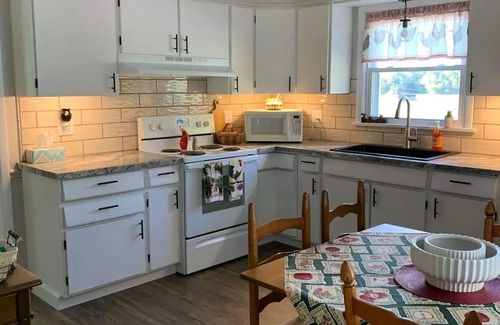 New Philadelphia House | Tranquil Retreat at The Homestead: Family-Friendly Amenities