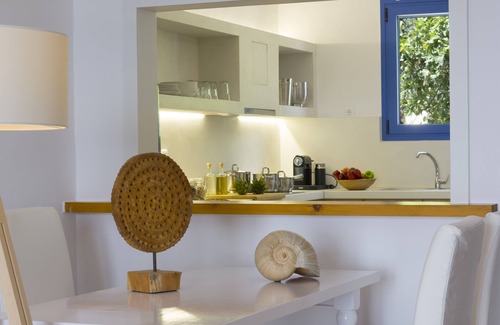 Ammoudara House | Tranquil Villa with Garden & Sea Views - Rated 10/10