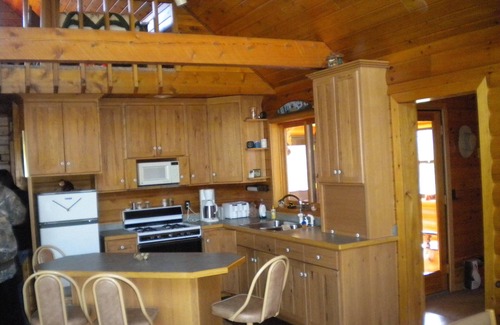 Two Harbors Cabin | Relax and Distance Yourself in a Family-Friendly Retreat