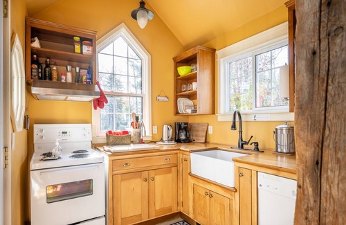 Crousetown Cottage | Serene Riverside Cottage with Private Pool & Spa Amenities
