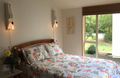 Wanstead Other | Peaceful Farmhouse Retreat with Pool and Breakfast Included