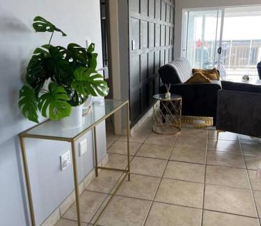 La Mercy Apartment | Seaside Retreat: A Premier Work-Relax Destination