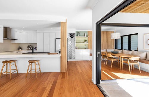 Coolum Beach Villa | Experience A r é s l Luxe Oceanfront Villa with Pool & Spa