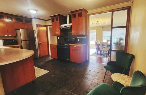 Highland House | Discover a Unique Pet-Friendly Home in Central Austin