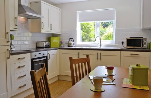 Swimbridge Cottage | Fisherman's Haven: Guest Rated 9.8 with Lake Views
