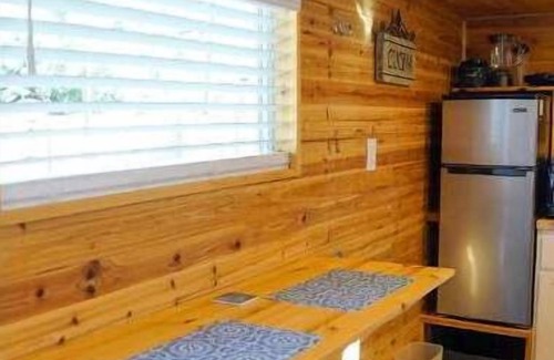 Southbelt/Ellington House | Experience the Ultimate Tiny Home Escape with Spa & Breakfast