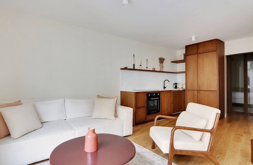 Quartier de l'Ecole-Militaire Apartment | Elegant 2-BR Retreat in Saint-Germain with Spa Amenities