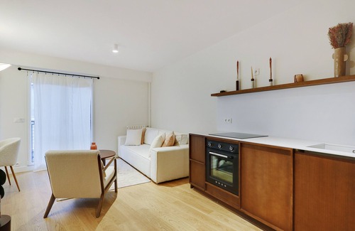 Quartier de l'Ecole-Militaire Apartment | Elegant 2-BR Retreat in Saint-Germain with Spa Amenities