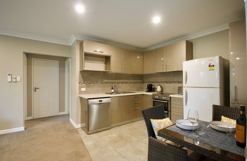 Collie House | Relaxed Luxury Apartment Nestled Among Gum Trees, 10/10 Rated