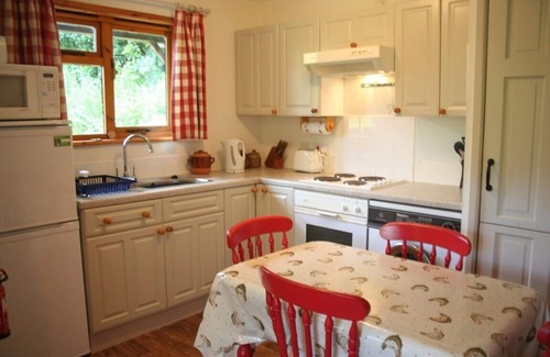 Burgh Island Cabin | Unwind at Bantham: Beachside Retreat with Ocean Views