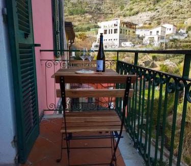 Riomaggiore House | Relaxing Retreat: Pet & Child Friendly Getaway Awaits