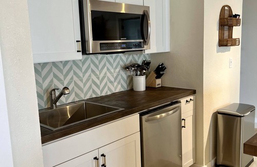Dunedin Apartment | Experience Local Life with Oceanfront Bliss and Top Amenities