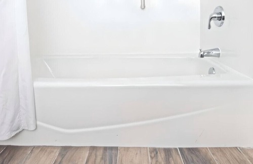 Roanoke House | A Restful Stay w/ Two Queen Beds! Pets Allowed