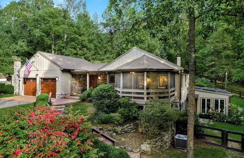 Bakerton House | Relax at a Retreat Near National Park & Harpers Ferry