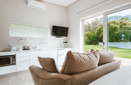 Swellendam Apartment | Relax at A Riverbed Guesthouse: Rated 9.8 with Ocean Views