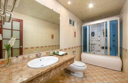 Bui Thi Xuan Hotel | Romantic 4-Star Hotel in Central Hanoi for Families