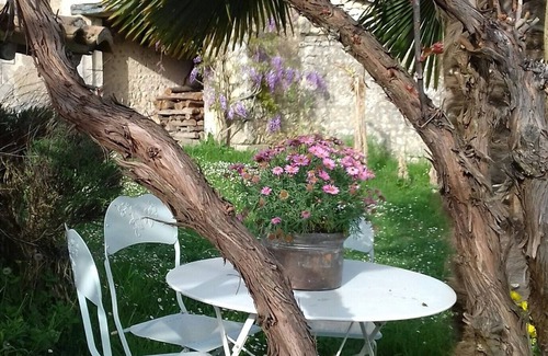 Montmoreau-Saint-Cybard Cottage | Tranquil French Farm Stay Near Dordogne - Guest Rated 9.8