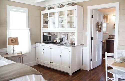 Brenham Cottage | A Romantic Escape at Tara Farms