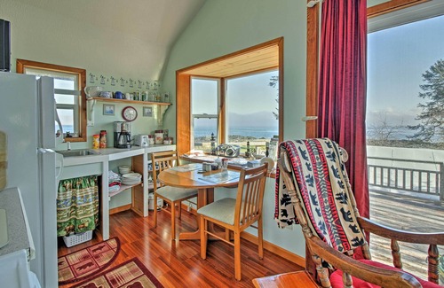 Coffman Cove Apartment | Tranquil Retreat with Ocean View and Spa on PoW