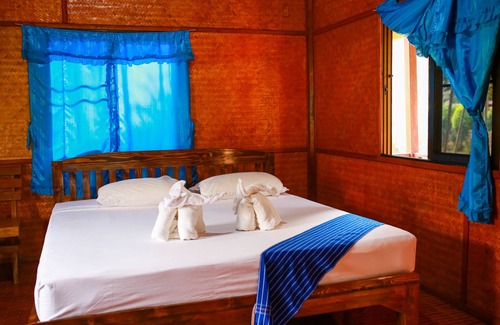 Mae Wang Cabin | Tranquil Room Overlooking Scenic Rice Fields