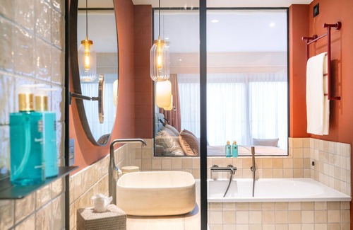 Salo Hotel | Elegant A-ROSA Gardasee: 5-Star Spa Oasis with Ocean Views