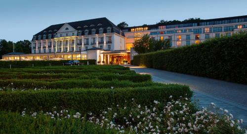 Alt-Travemunde/Ronnau Hotel | Indulge at A-ROSA Travemünde: Oceanfront Oasis and Spa