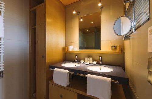 Alt-Travemunde/Ronnau Hotel | Indulge at A-ROSA Travemünde: Oceanfront Oasis and Spa