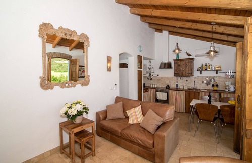 Aljezur House | Stylish 1 Bed Retreat in Vibrant Vilarinha Village
