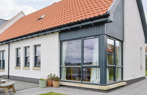 Linlithgow Cottage | Relaxing Rural Getaway on a Working Farm with Ocean Views