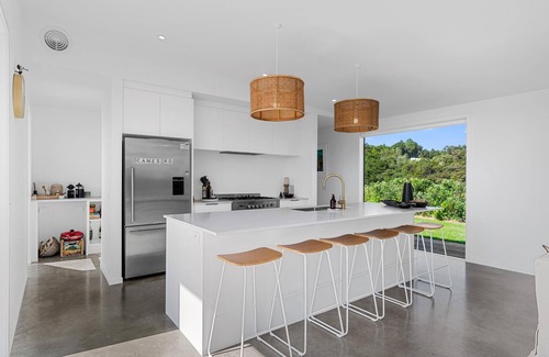Mangawhai House | Serene Retreat: Modern Holiday Home with Panoramic Views