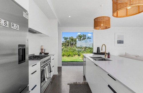 Mangawhai House | Serene Retreat: Modern Holiday Home with Panoramic Views