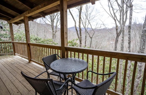 Todd House | Cozy Rustic Hideaway with Spa and Pet-Friendly Amenities