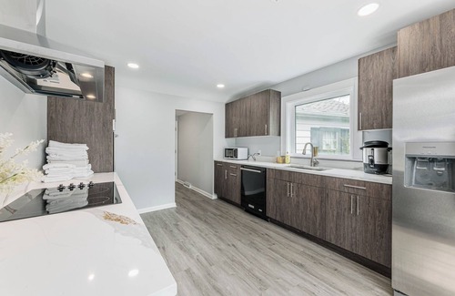 Mequon House | Discover a Rustic Retreat with Heated Pool & Top Amenities