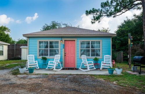 Fulton House | Comfortable Sun Harbor Cottage 10: Pet-Friendly Retreat