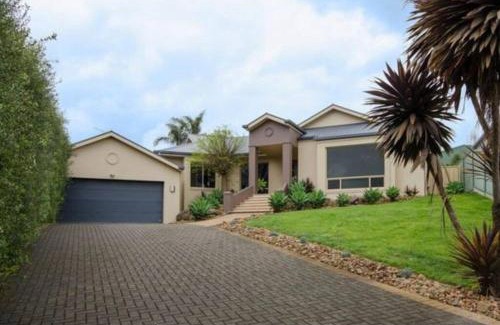 Mount Gambier House | Blissful Stays at A Scent of Lavender - Guest Rated 9.8
