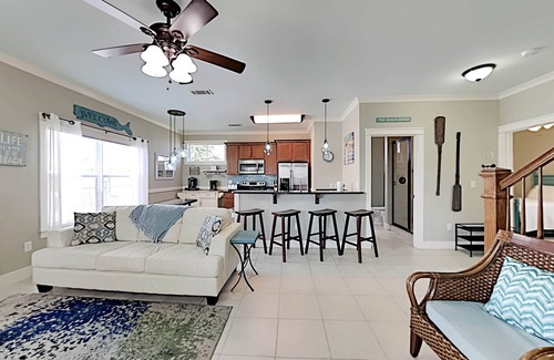 Avalon Beach Estates House | Relax at A Sea-esta: Oceanfront Escape with Pool & Spa