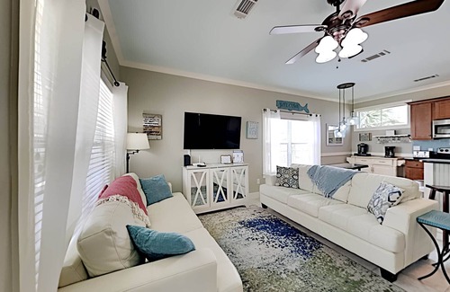 Avalon Beach Estates House | Relax at A Sea-esta: Oceanfront Escape with Pool & Spa