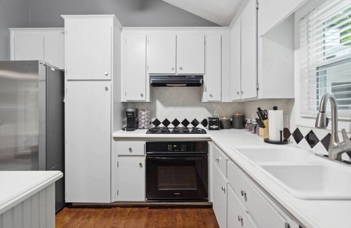 Marietta House | Idyllic Cabin Retreat: Family-Friendly & Pet Welcome!