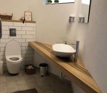 Eilat Apartment | Serene Oasis: Guest Rated 9.8 with Hot Tub & Family Fun